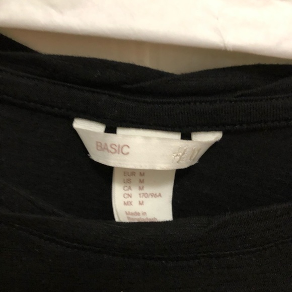 Black H&M basic tee - Picture 2 of 2